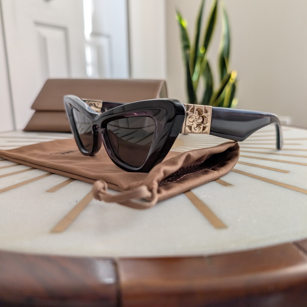 NIB Burberry Black Cat-Eye Sunglasses - Picture 1 of 15